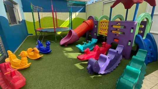 Playground infantil apresentado pelo colégio